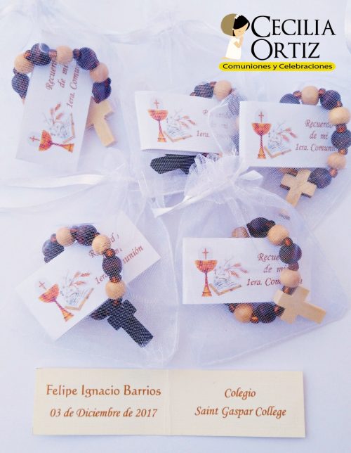 Denarios madera, Cruz café y cuentas café crema (Valor por docena)