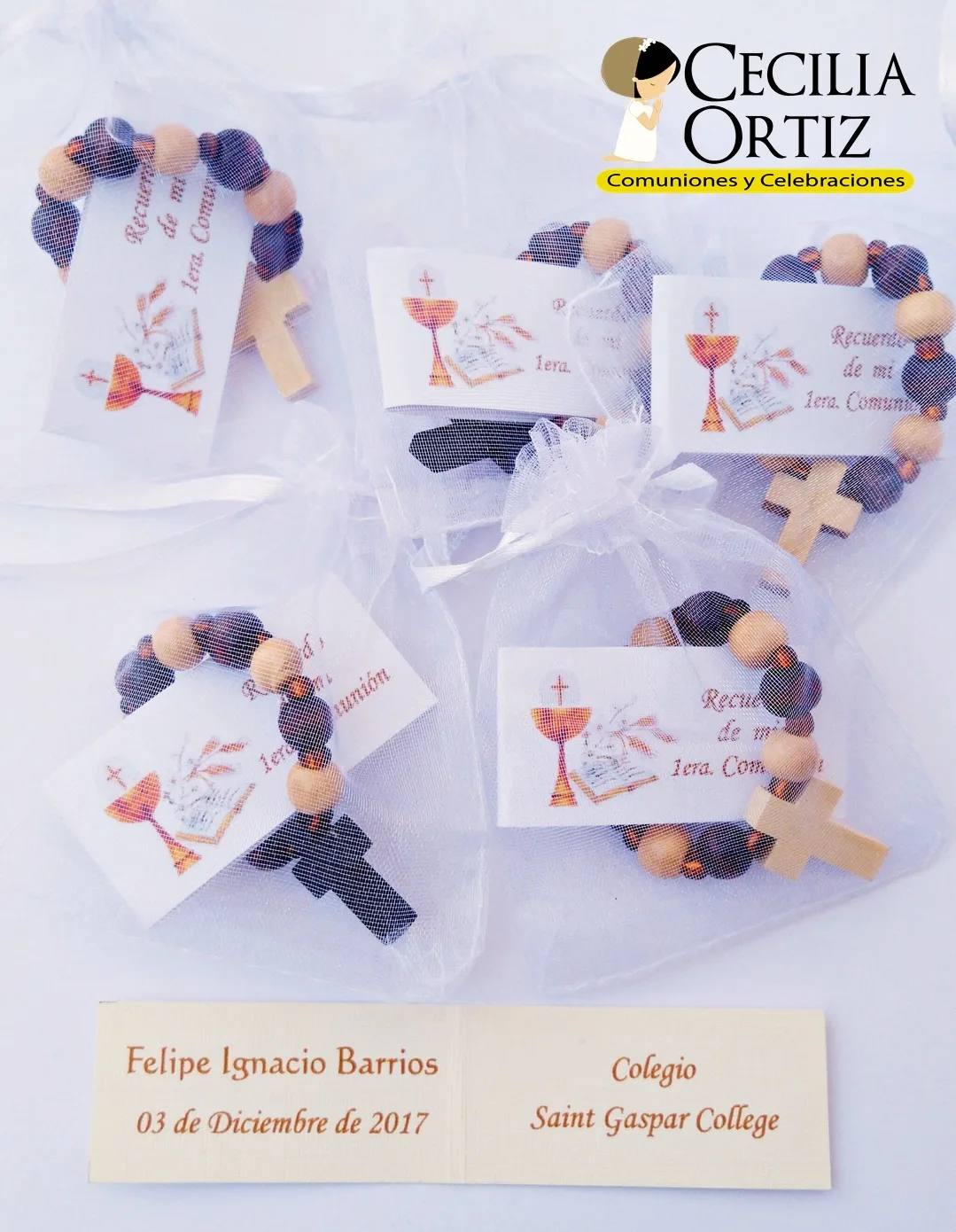 Denarios madera, Cruz café y cuentas café crema (Valor por docena)