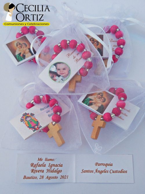 Denarios madera, Cruz clara y cuentas fucsia (Valor por docena)