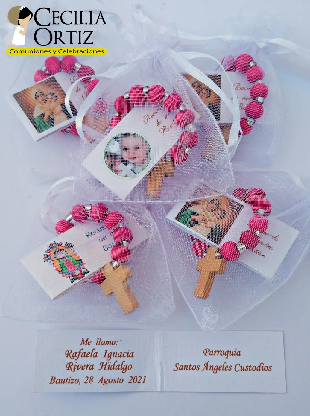 Denarios madera, Cruz clara y cuentas fucsia (Valor por docena)