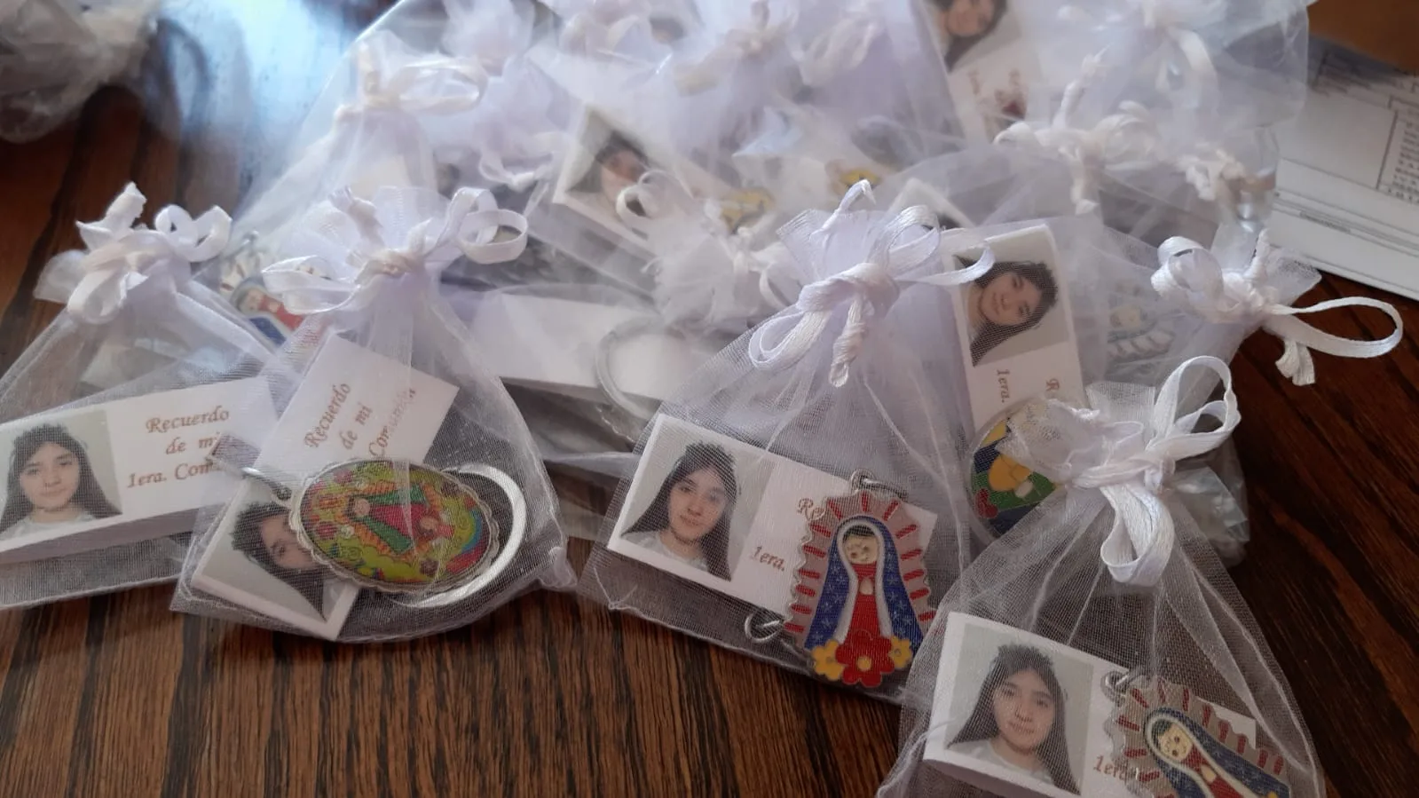 Llaveros Virgencita plis (Docena)