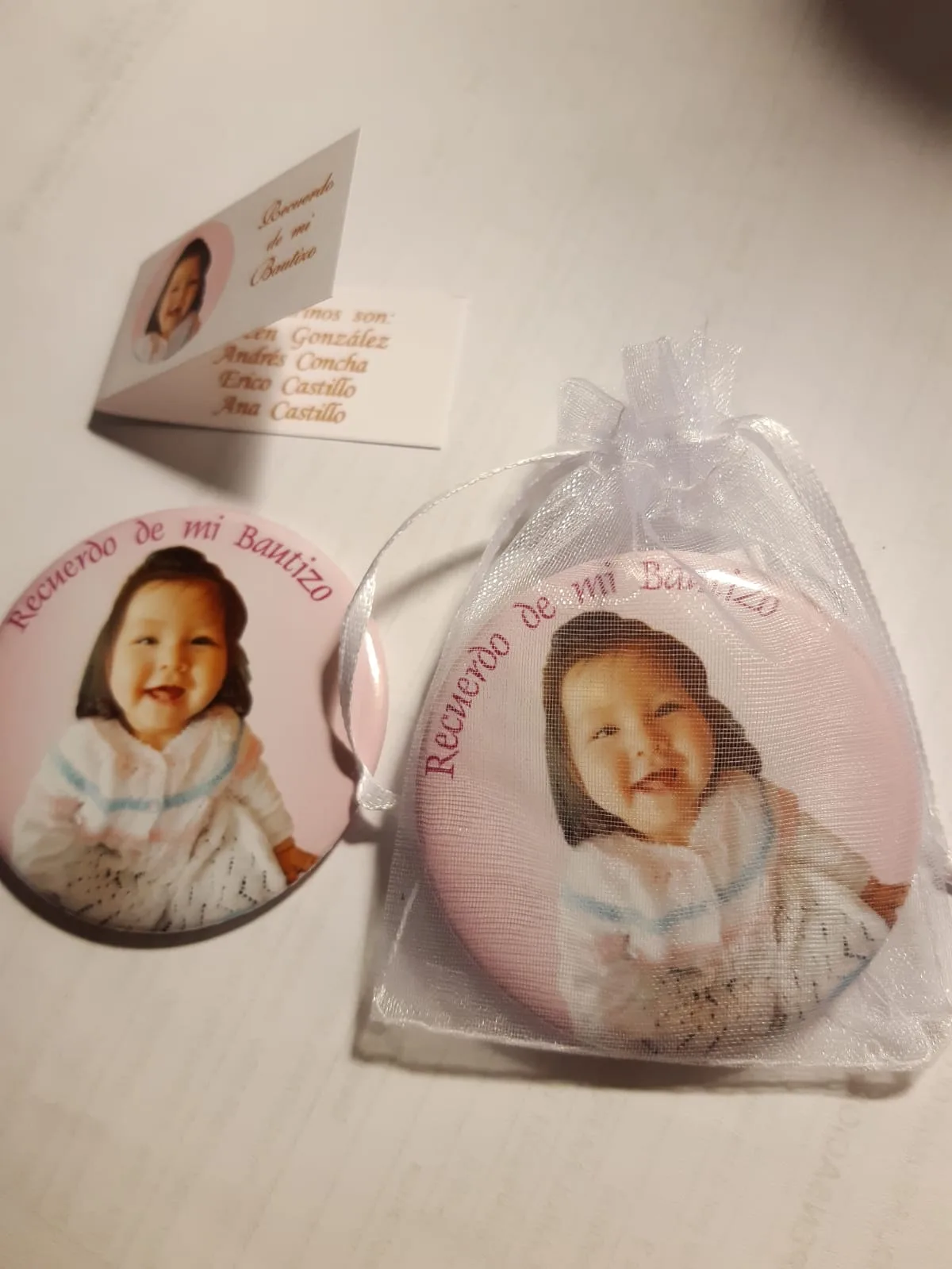 Chapitas iman con tarjeta y bolsita de organza (Docena)