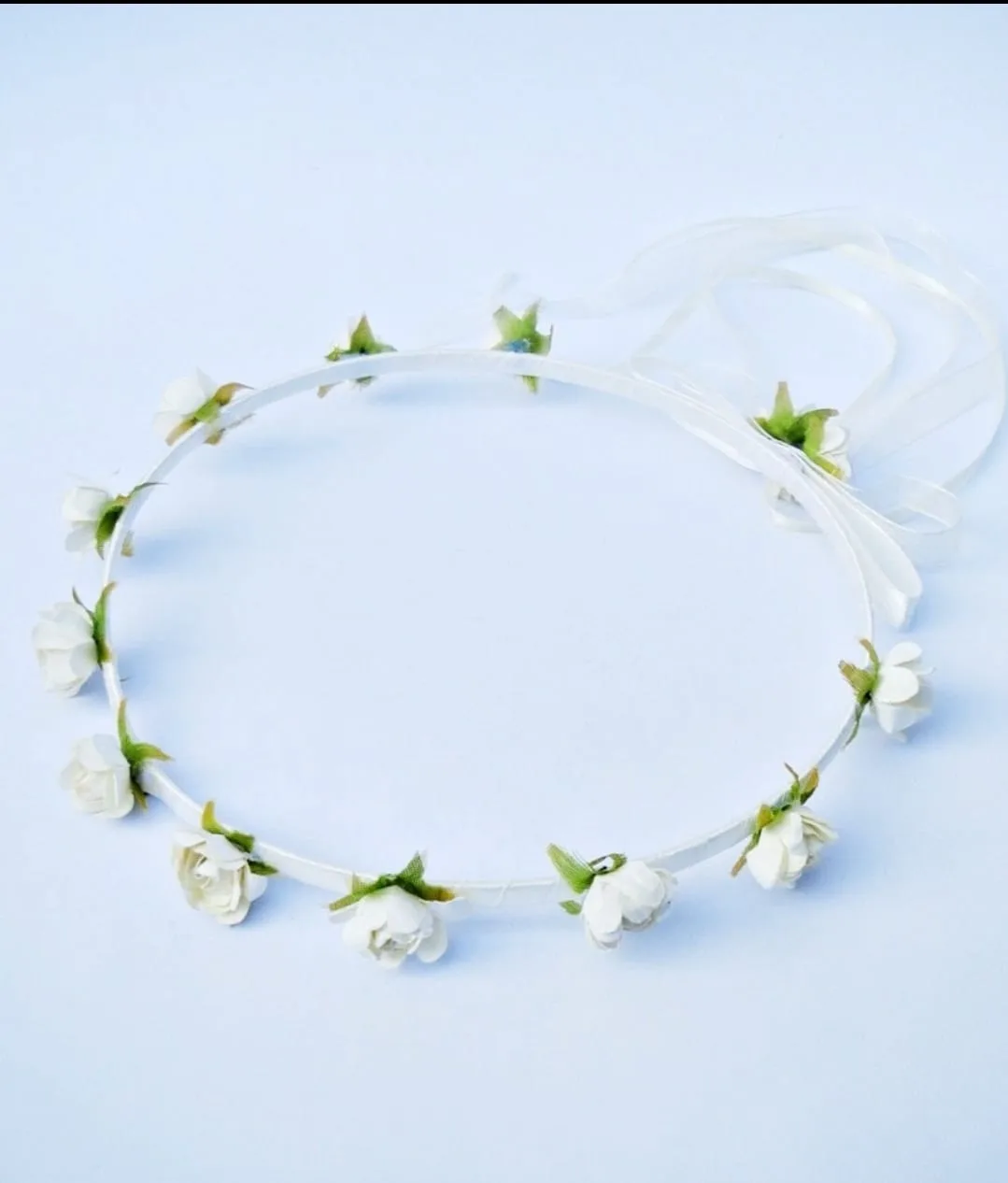 coronita flor de papel y organza blanca